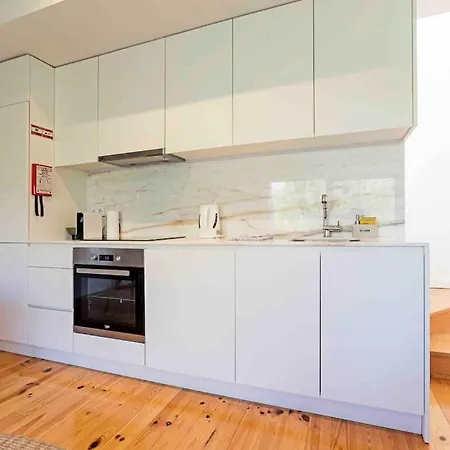 Peaceful Brand New Duplex With A Large Balcony Oporto